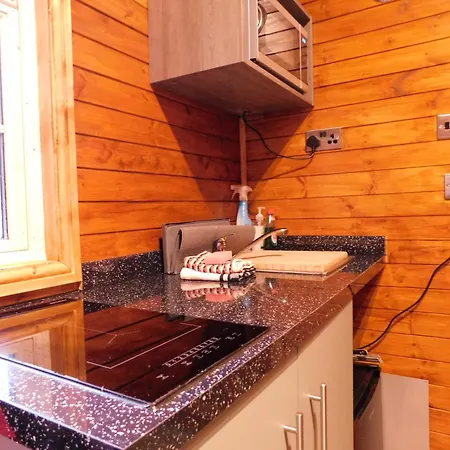 Bryn Dinas Camping Pods At The Foot Of Mt Snowdon Beddgelert Exterior photo