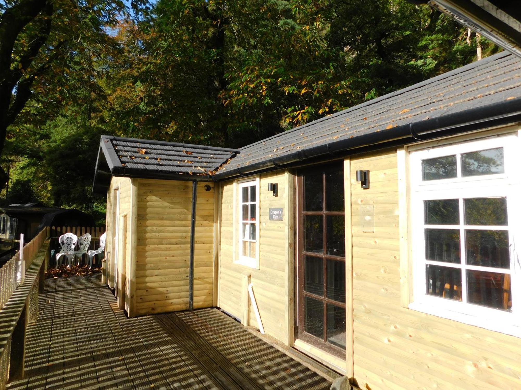 Bryn Dinas Pods At The Foot Of Mt Snowdon Camping 2*