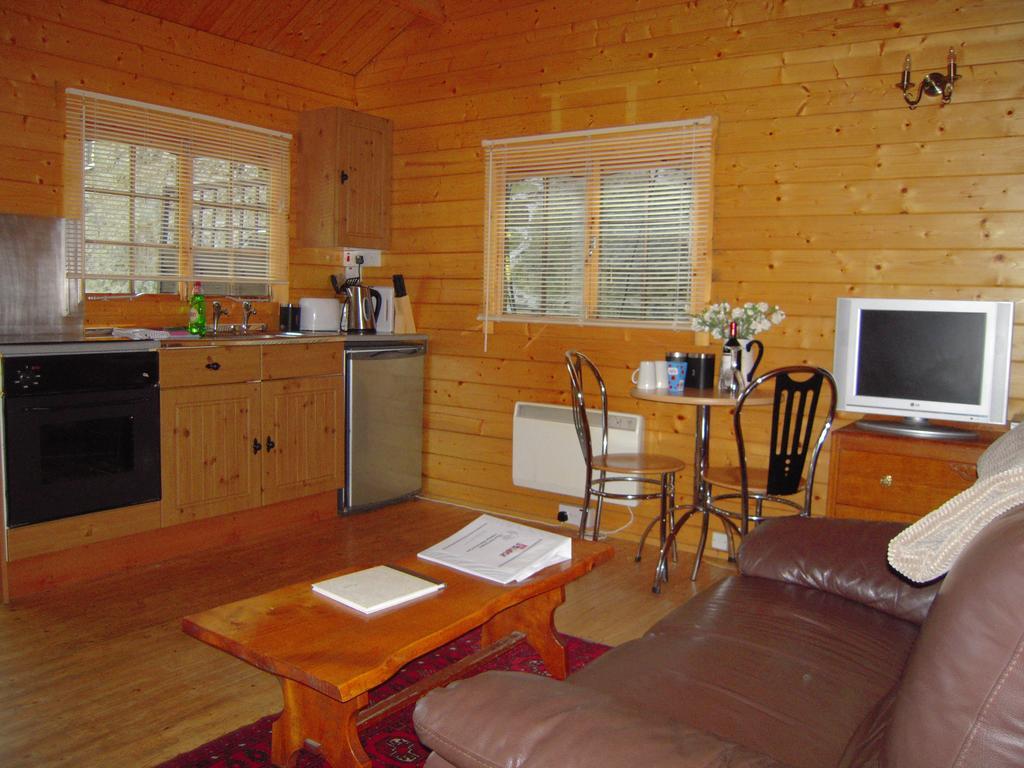 Bryn Dinas Pods At The Foot Of Mt Snowdon Beddgelert